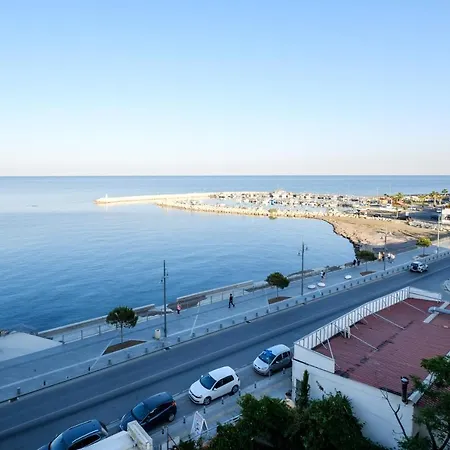 Charmers Sea View Flat *