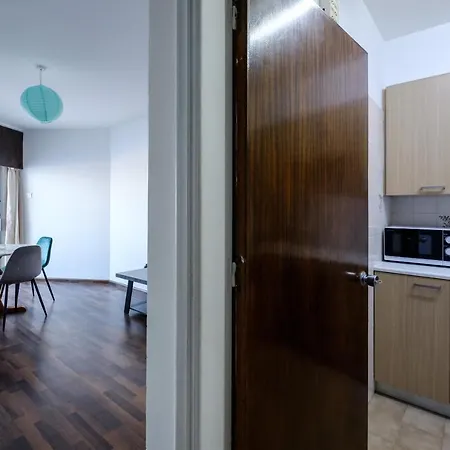Charmers Sea View Flat Lägenhet Larnaca