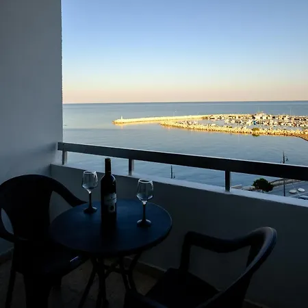 Charmers Sea View Flat *